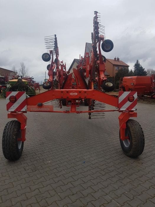 Zgrabiarka 2 karuzelowa Kuhn GA 8020, 2007r.