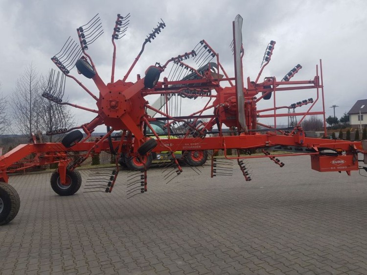 Zgrabiarka 2 karuzelowa Kuhn GA 8020, 2007r.